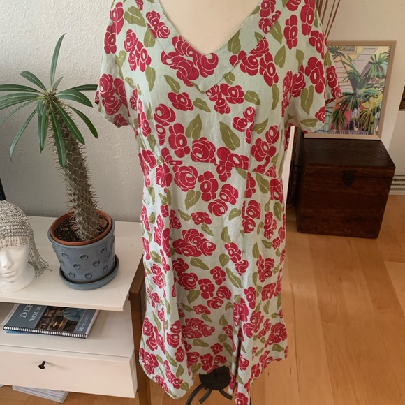 Linen dress with cherry colored flower print; swingy; v-neck; short sleeves - Picture 2 of 15